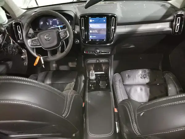 YV4L12UA0P2938486 2023 VOLVO XC40 - Image 8