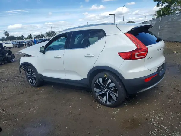 YV4L12UA2P2065372 2023 VOLVO XC40 - Image 2