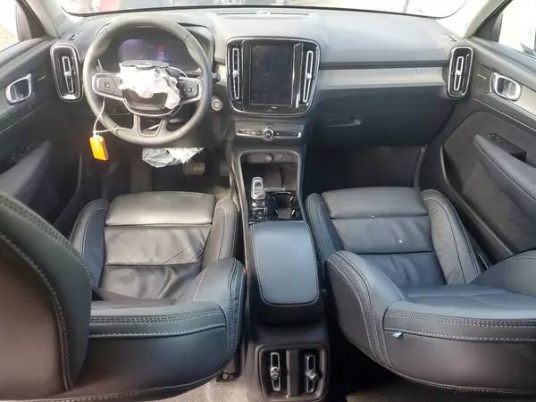 YV4L12UA2P2065372 2023 VOLVO XC40 - Image 8