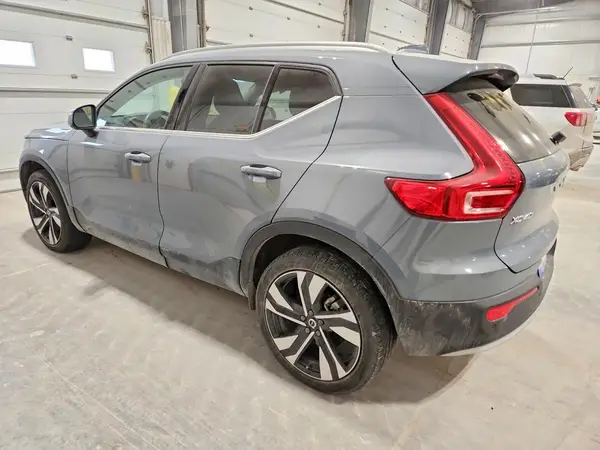 YV4L12UA2P2071527 2023 VOLVO XC40 - Image 2