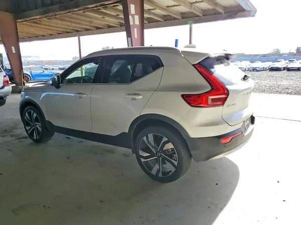 YV4L12UA3P2981476 2023 VOLVO XC40 - Image 2