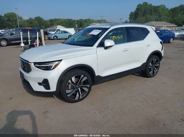 YV4L12UA4P2003004 2023 VOLVO XC40 - Image 2