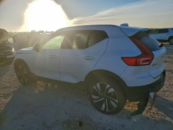 YV4L12UA4P2030011 2023 VOLVO XC40 - Image 2
