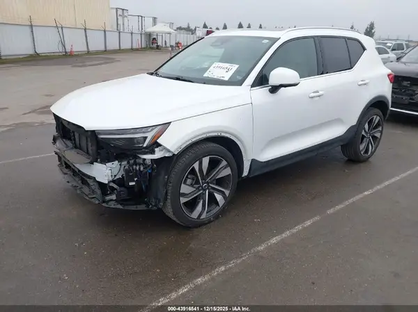 YV4L12UA4P2075207 2023 VOLVO XC40 - Image 2