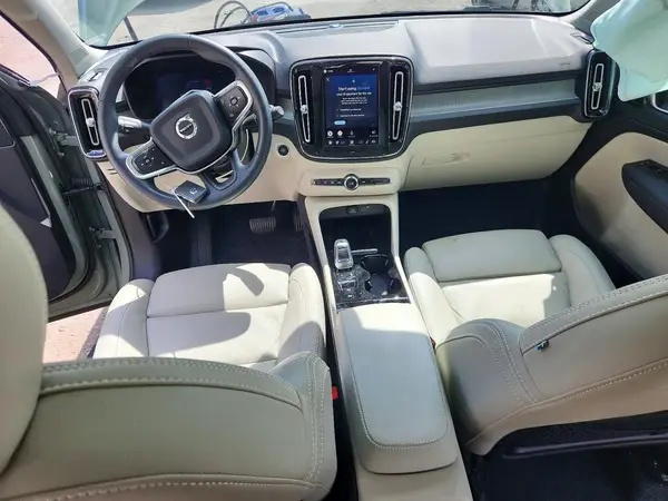YV4L12UA4P2932576 2023 VOLVO XC40 - Image 8