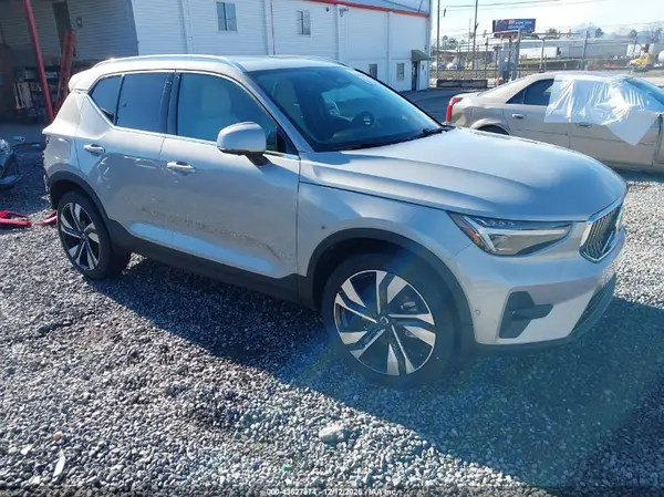 YV4L12UA9P2066115 2023 VOLVO XC40 - Image 1
