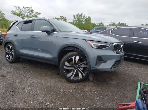 YV4L12UAXP2025895 2023 VOLVO XC40 - Image 1