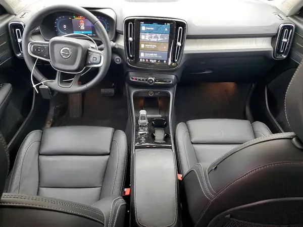 YV4L12UC0S2458572 2025 VOLVO XC40 - Image 8