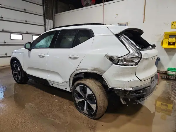 YV4L12UC0S2510007 2025 VOLVO XC40 - Image 2