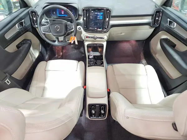 YV4L12UC0S2510007 2025 VOLVO XC40 - Image 8