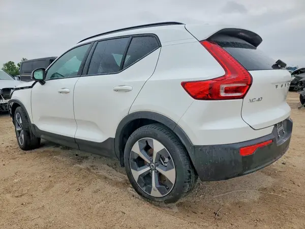 YV4L12UC0T2700326 2026 VOLVO XC40 - Image 2