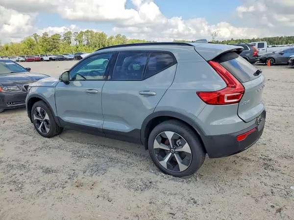 YV4L12UC0T2740440 2026 VOLVO XC40 - Image 2