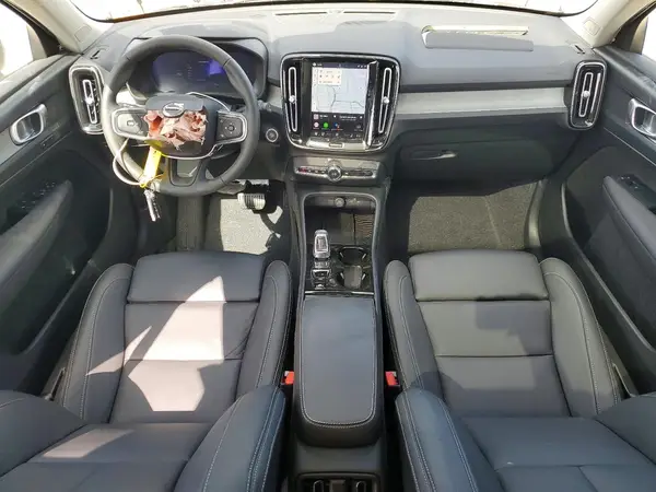 YV4L12UC0T2740440 2026 VOLVO XC40 - Image 8