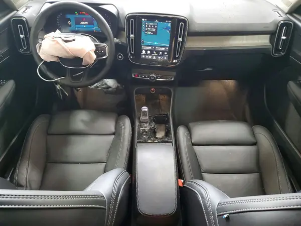 YV4L12UC0T2747114 2026 VOLVO XC40 - Image 8