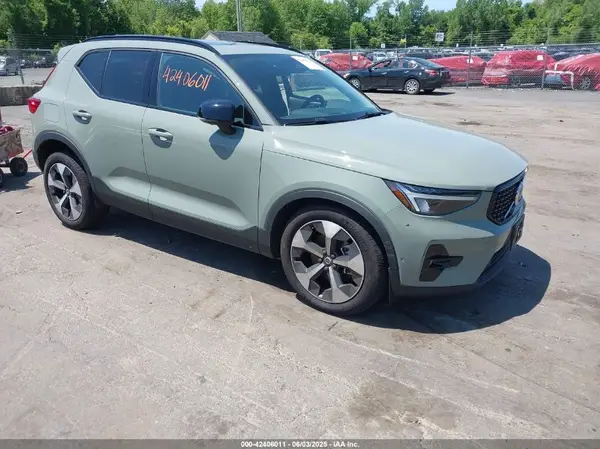 YV4L12UC1S2453686 2025 VOLVO XC40 - Image 1