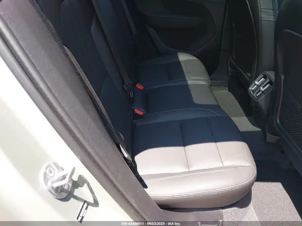 YV4L12UC1S2453686 2025 VOLVO XC40 - Image 8