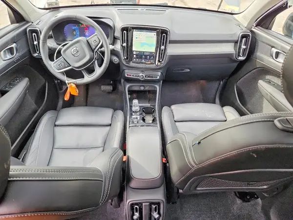 YV4L12UC1S2483609 2025 VOLVO XC40 - Image 8