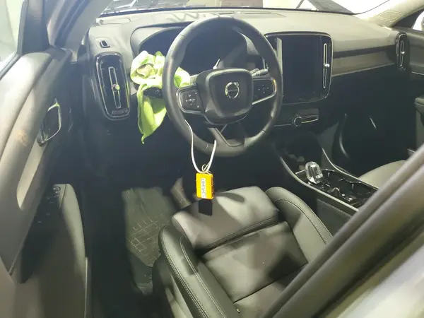 YV4L12UC1S2492407 2025 VOLVO XC40 - Image 8