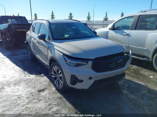 YV4L12UC1S2500683 2025 VOLVO XC40 - Image 1
