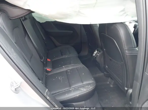 YV4L12UC1S2571608 2025 VOLVO XC40 - Image 8