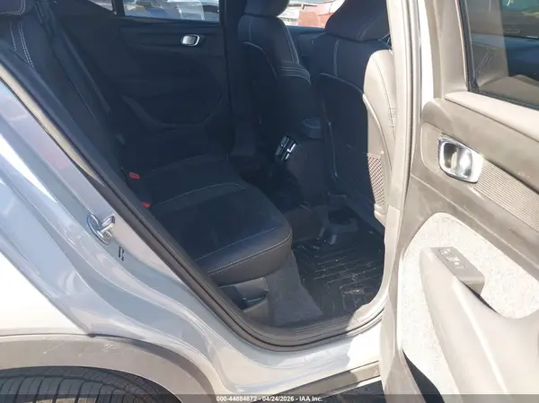 YV4L12UC1S2582821 2025 VOLVO XC40 - Image 8