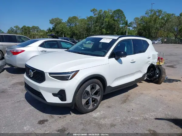 YV4L12UC2S2451557 2025 VOLVO XC40 - Image 2