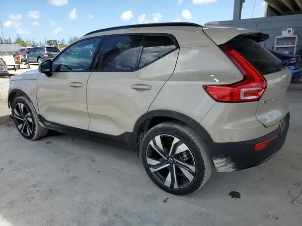 YV4L12UC2S2452420 2025 VOLVO XC40 - Image 2