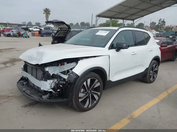 YV4L12UC2S2452725 2025 VOLVO XC40 - Image 2