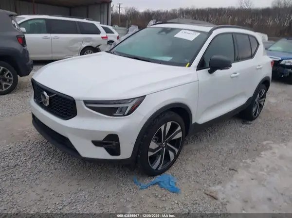 YV4L12UC2S2453387 2025 VOLVO XC40 - Image 2