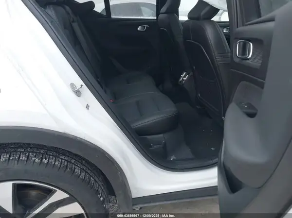 YV4L12UC2S2453387 2025 VOLVO XC40 - Image 8