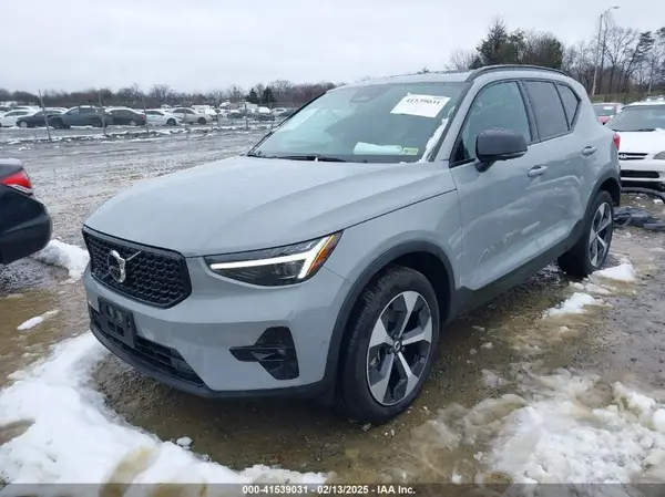 YV4L12UC2S2463935 2025 VOLVO XC40 - Image 2