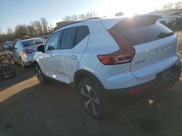 YV4L12UC2S2488009 2025 VOLVO XC40 - Image 2