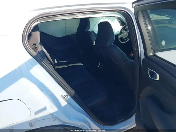 YV4L12UC2S2555370 2025 VOLVO XC40 - Image 8