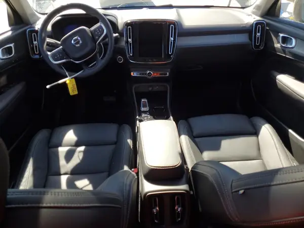 YV4L12UC2S2563825 2025 VOLVO XC40 - Image 8