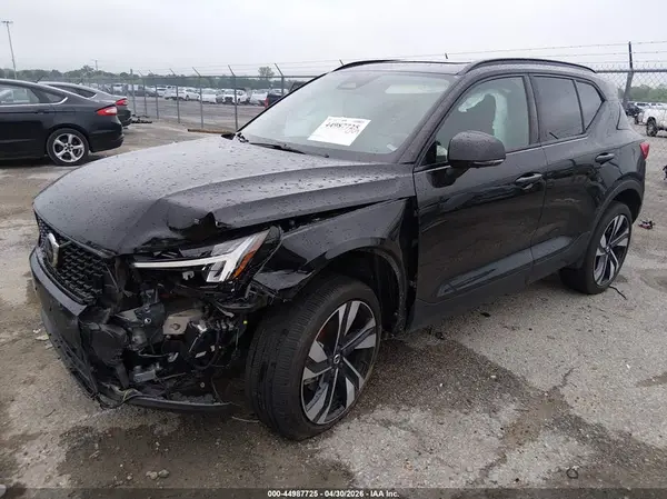 YV4L12UC3S2500104 2025 VOLVO XC40 - Image 2