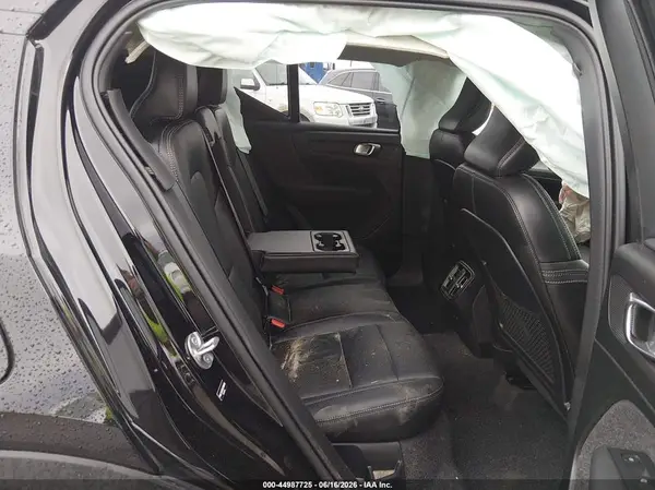 YV4L12UC3S2500104 2025 VOLVO XC40 - Image 8