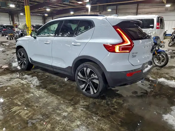YV4L12UC3S2538447 2025 VOLVO XC40 - Image 2