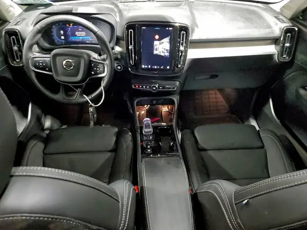 YV4L12UC3S2538447 2025 VOLVO XC40 - Image 8