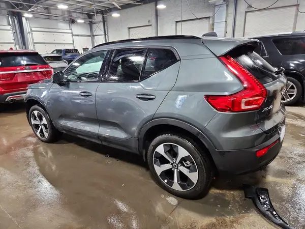 YV4L12UC3T2724880 2026 VOLVO XC40 - Image 2