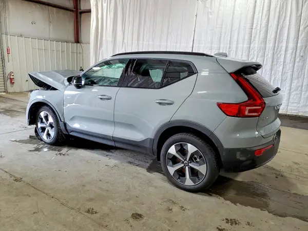 YV4L12UC3T2795755 2026 VOLVO XC40 - Image 2