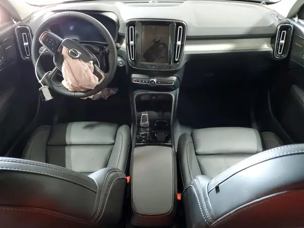YV4L12UC3T2795755 2026 VOLVO XC40 - Image 8