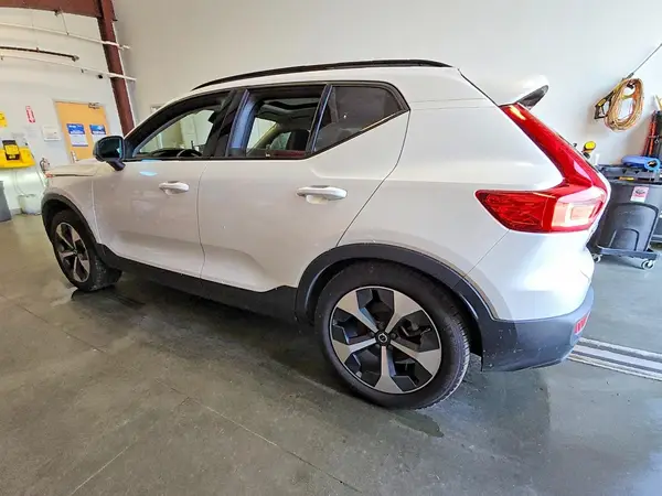 YV4L12UC4S2488433 2025 VOLVO XC40 - Image 2