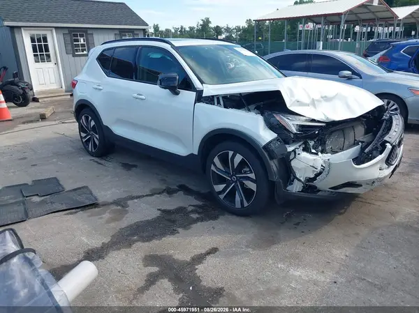 YV4L12UC4S2489906 2025 VOLVO XC40 - Image 1