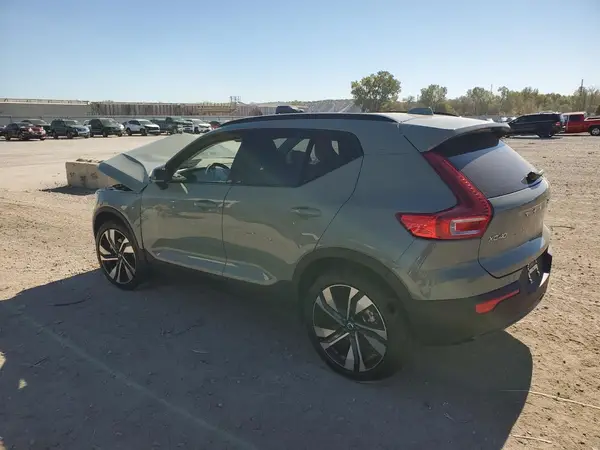 YV4L12UC4S2605489 2025 VOLVO XC40 - Image 2
