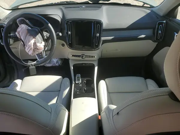 YV4L12UC4S2605489 2025 VOLVO XC40 - Image 8