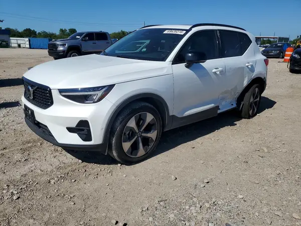 YV4L12UC5S2453822 2025 VOLVO XC40 - Image 1