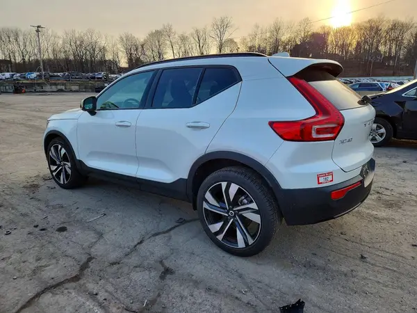 YV4L12UC5S2458650 2025 VOLVO XC40 - Image 2