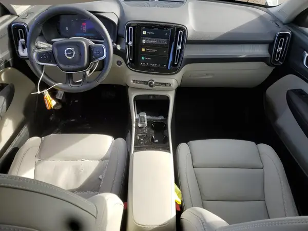 YV4L12UC5S2484021 2025 VOLVO XC40 - Image 8