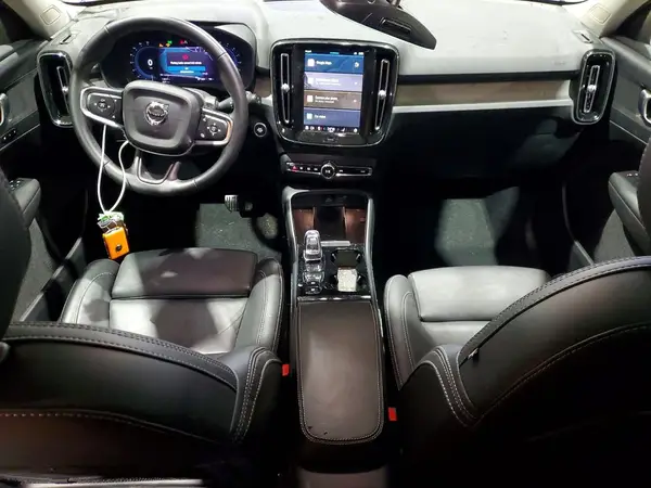 YV4L12UC5S2492216 2025 VOLVO XC40 - Image 8