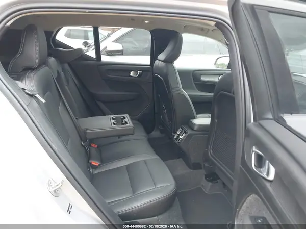 YV4L12UC5S2508902 2025 VOLVO XC40 - Image 8